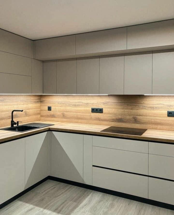 تفصيل مطبخ مودرن أبيض لامع في شمال الرياض - مطابخ خبراء الرياض