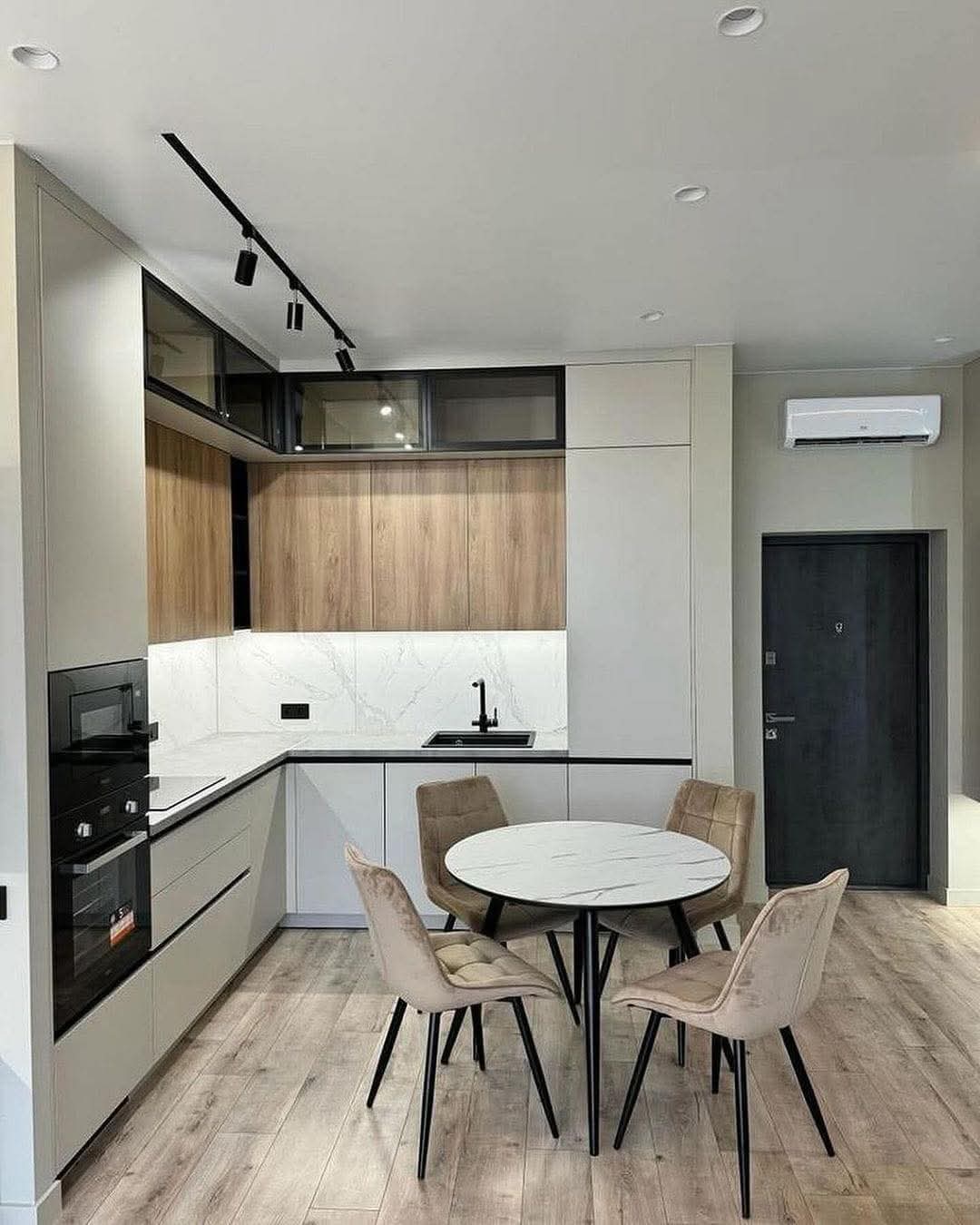 تفصيل مطبخ مودرن أبيض لامع في شمال الرياض - مطابخ خبراء الرياض